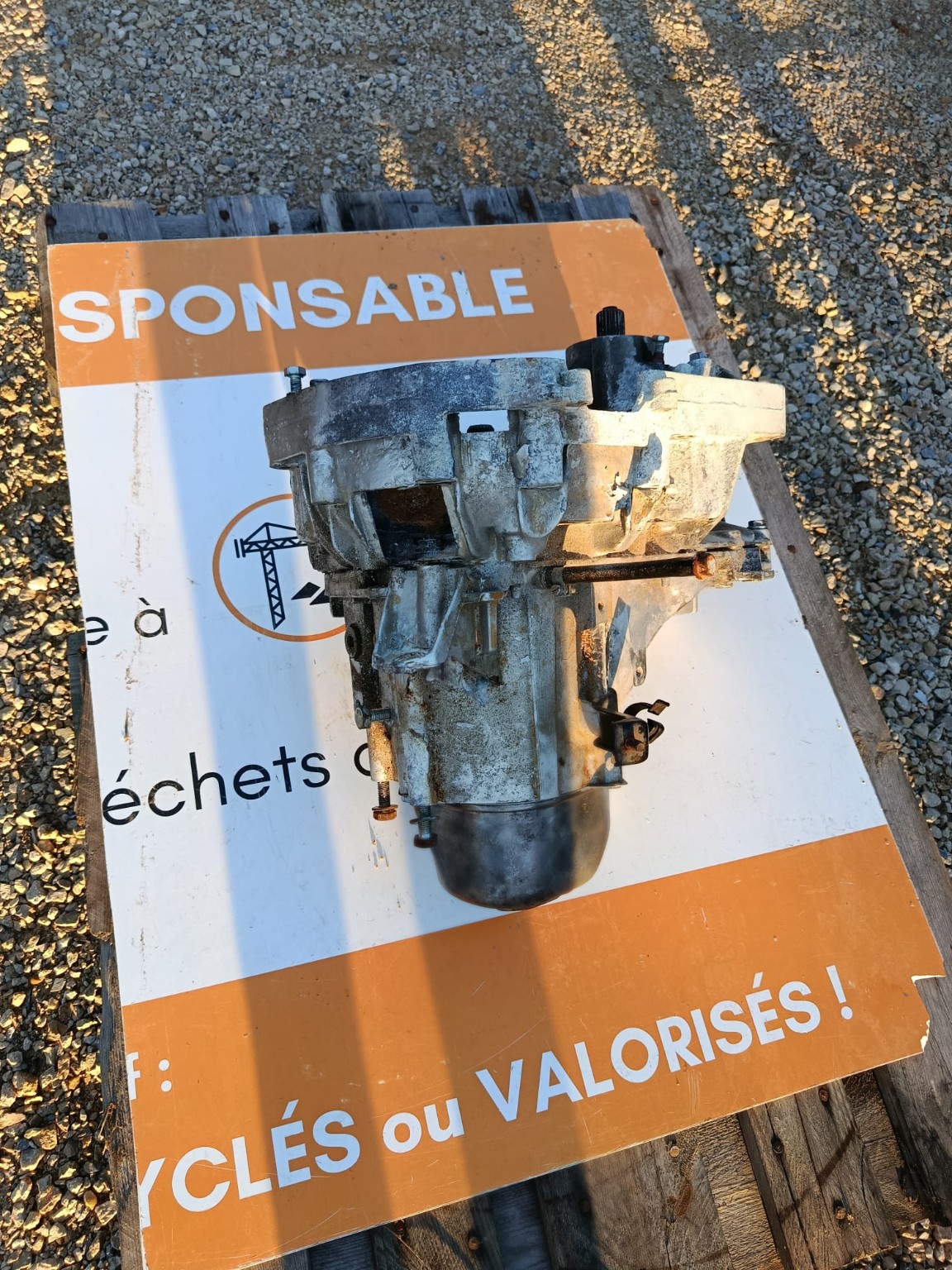 Carter de boîte de vitesses après nettoyage cryogénique
